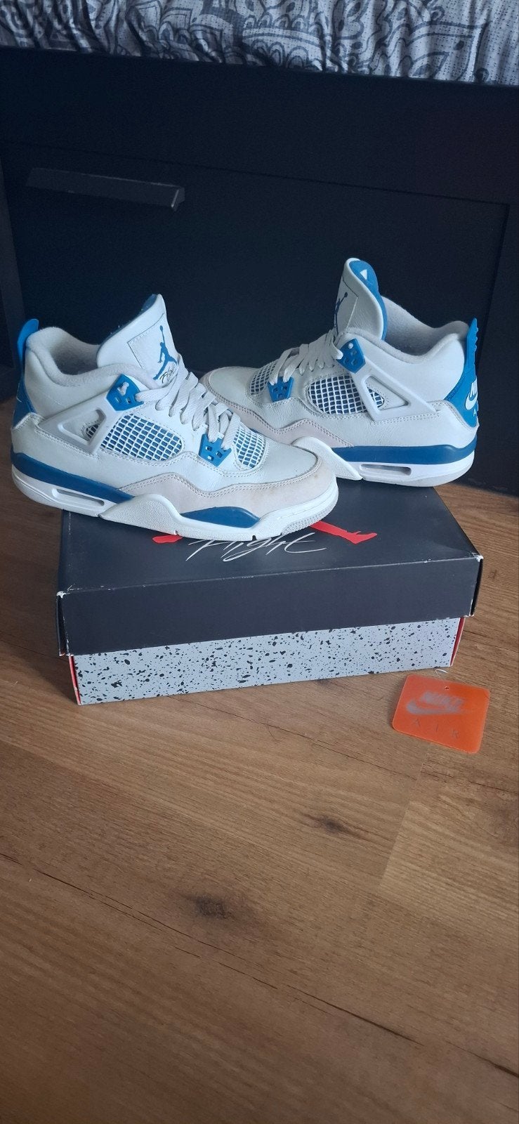 Jordan 4 military blue 2024, Ophalen, Wit, Sneakers of Gympen, Gedragen