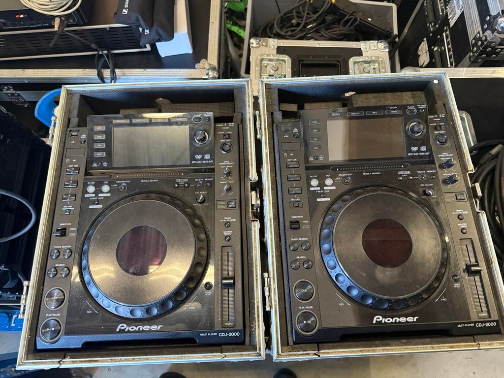 2x Pioneer CDJ2000 inclusief case, Ophalen of Verzenden, Zo goed als nieuw, Pioneer