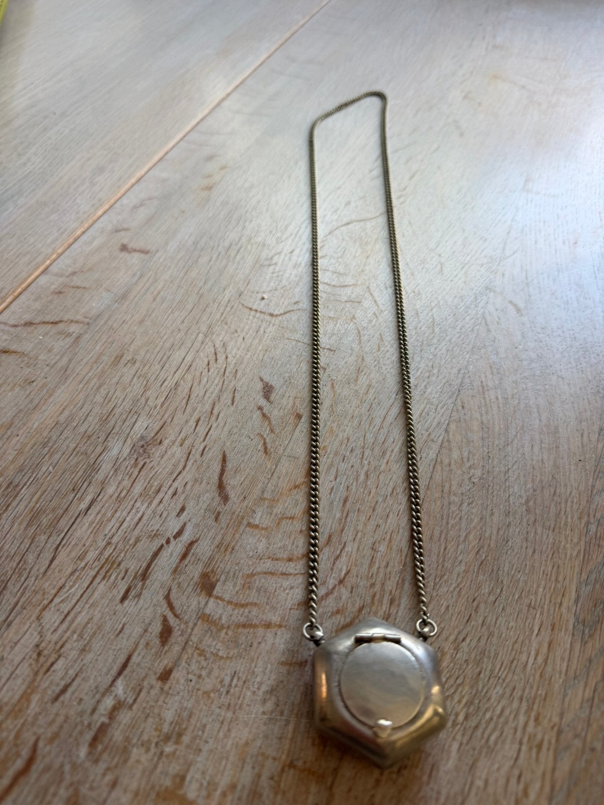 Oude oosterse ketting met soort pillendoosje, Sieraden, Tassen en Uiterlijk, Verzenden, Zo goed als nieuw, Overige materialen