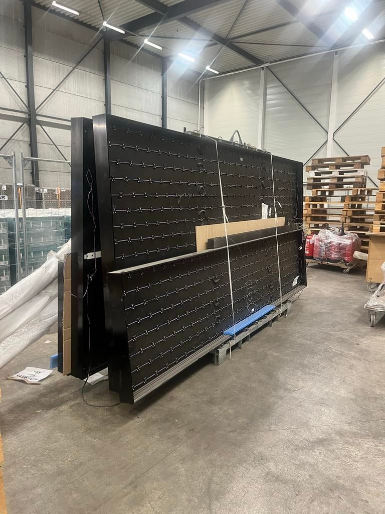 Partij standmateriaal: wanden en verlichting, Ophalen
