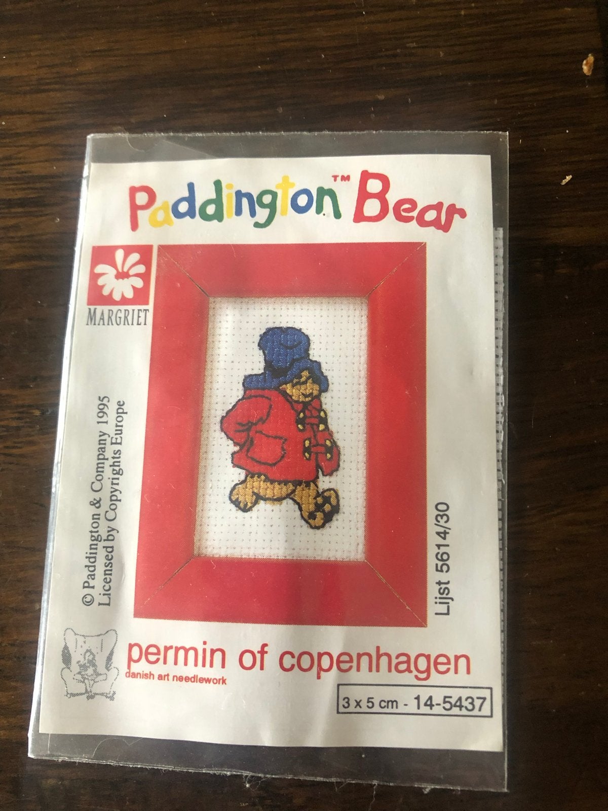 Nieuw borduurpakketje Paddington Beer - Permin of Copenhagen, Ophalen of Verzenden, Nieuw, Handborduren, Borduurpakket
