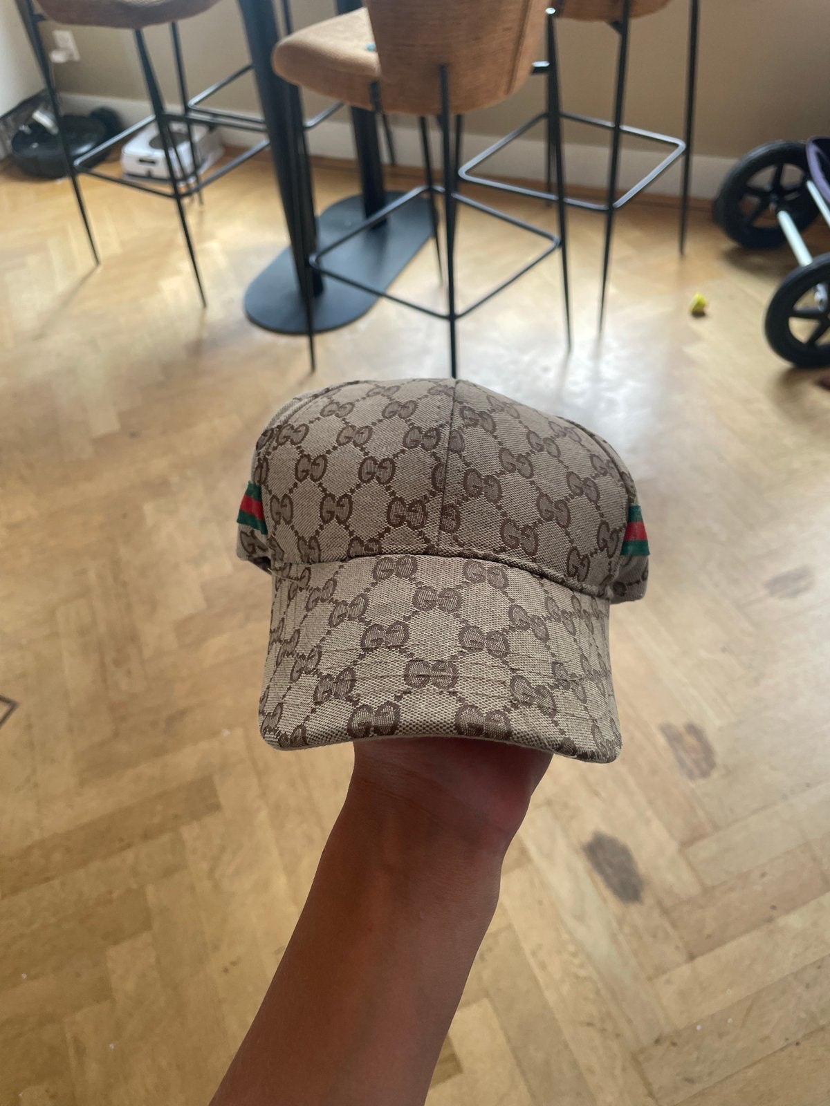 Mooie Gucci pet met klassiek GG-patroon, Kleding | Dames, Hoeden en Petten, Ophalen of Verzenden, Gedragen, One size fits all