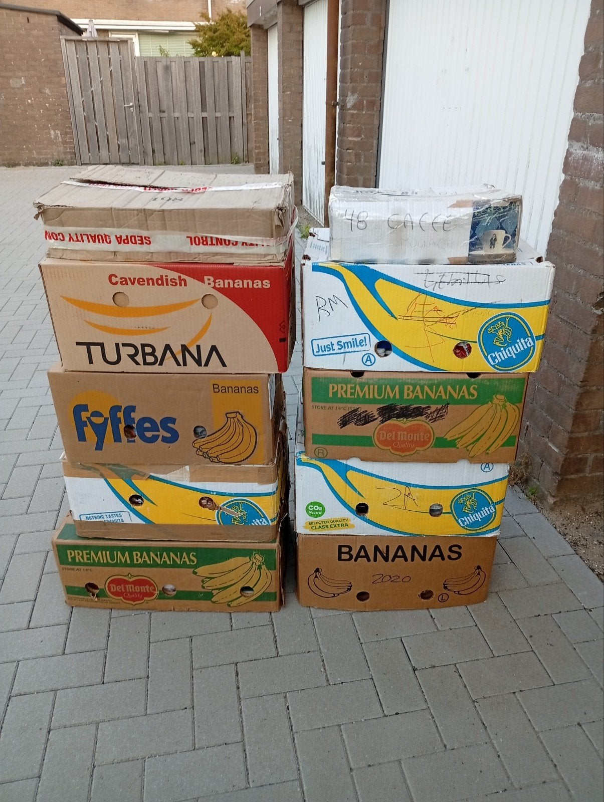 Partij rommelmarkt spullen, Ophalen