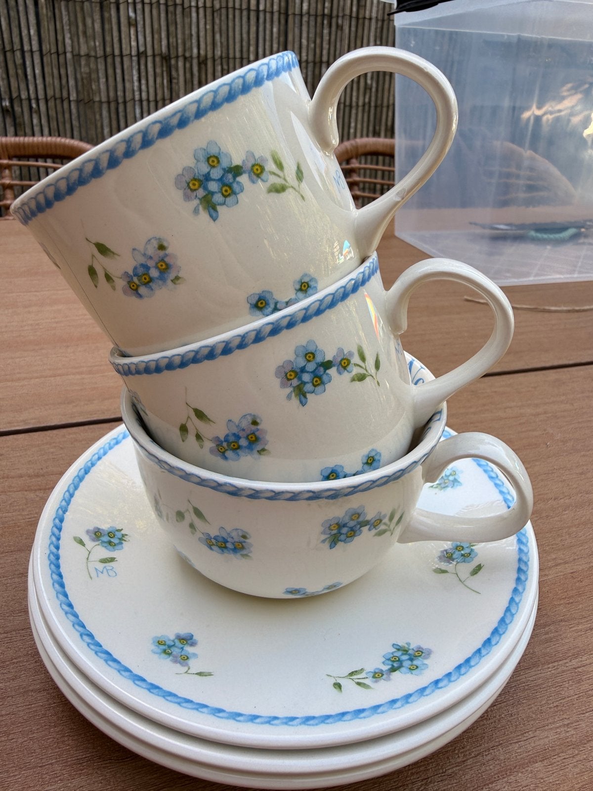Marjolein Bastin Forget-me-not: 2 koffie- en 1 theekop met s, Gebruikt, Ophalen of Verzenden, Overige stijlen, Kop(pen) en/of Schotel(s)