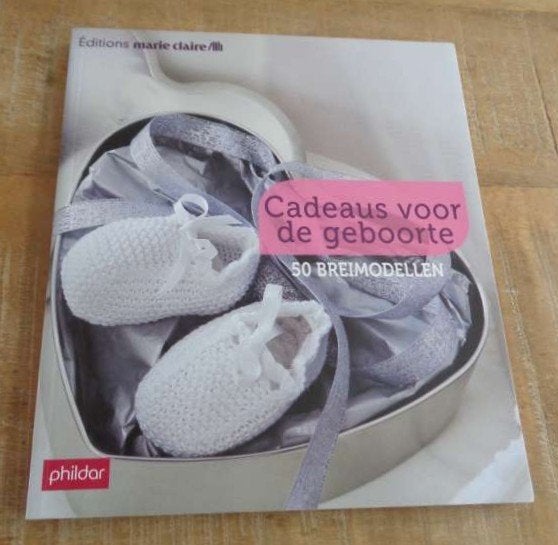 Cadeaus voor de geboorte baby breiboek Phildar Marie Claire, Verzenden, Zo goed als nieuw, Breien, Patroon of Boek