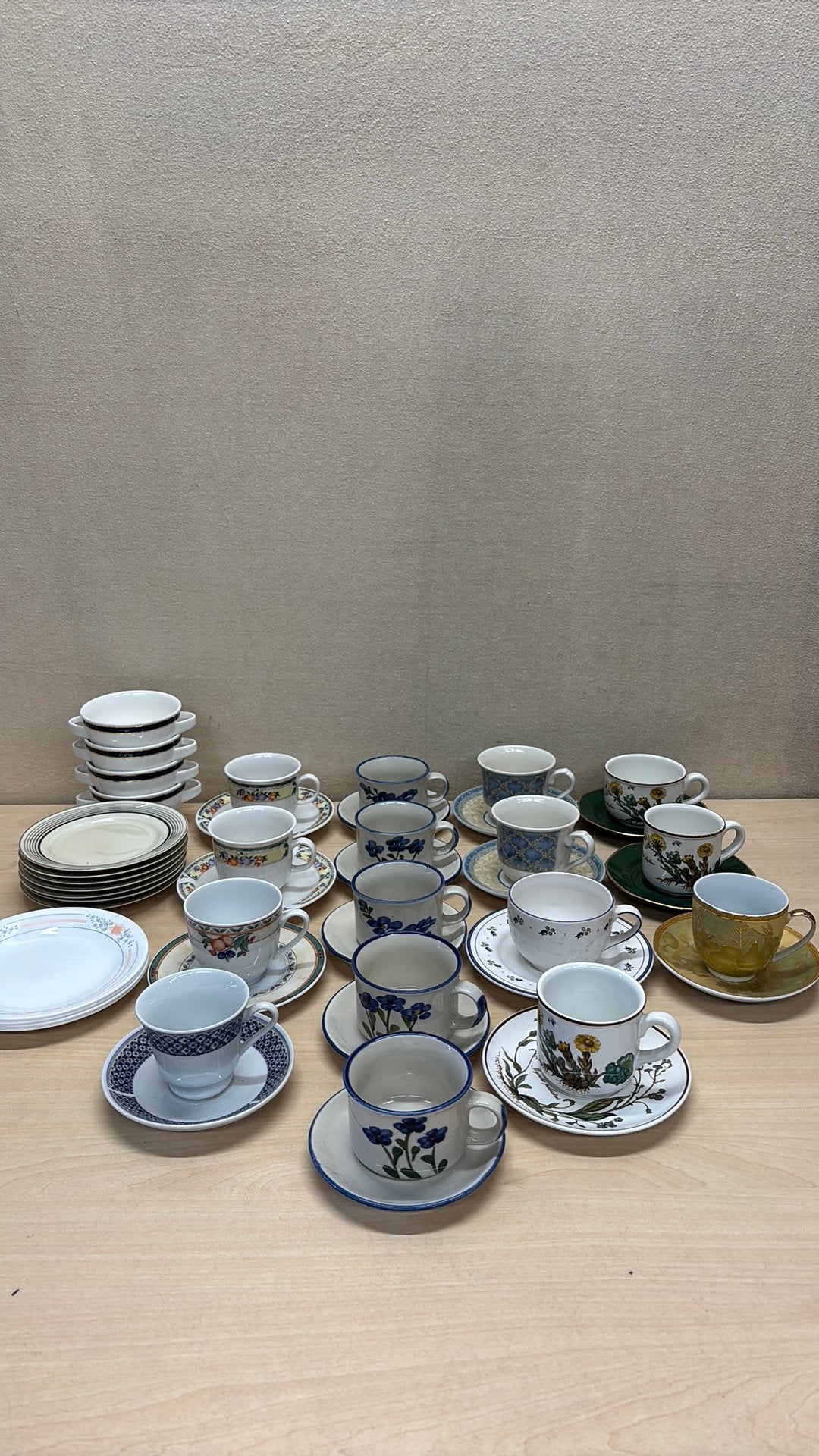 Brocante kop en schotels, Ophalen