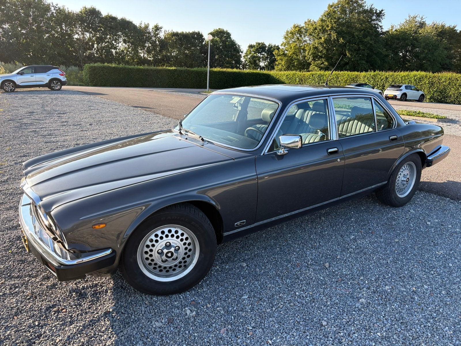 Jaguar XJ V12 Sovereign 5.3 HE AUT 1985 Grijs, Auto's, Jaguar, Automaat, 12 cilinders, Origineel Nederlands, 1900 kg