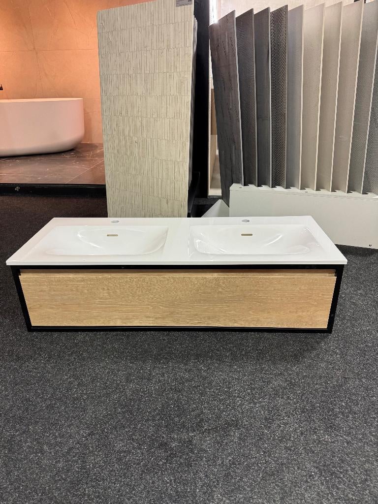 Badmeubel 120cm met zwart frame massief eiken van €1695, Huis en Inrichting, Badkamer | Badkamermeubels, 100 tot 150 cm, Nieuw