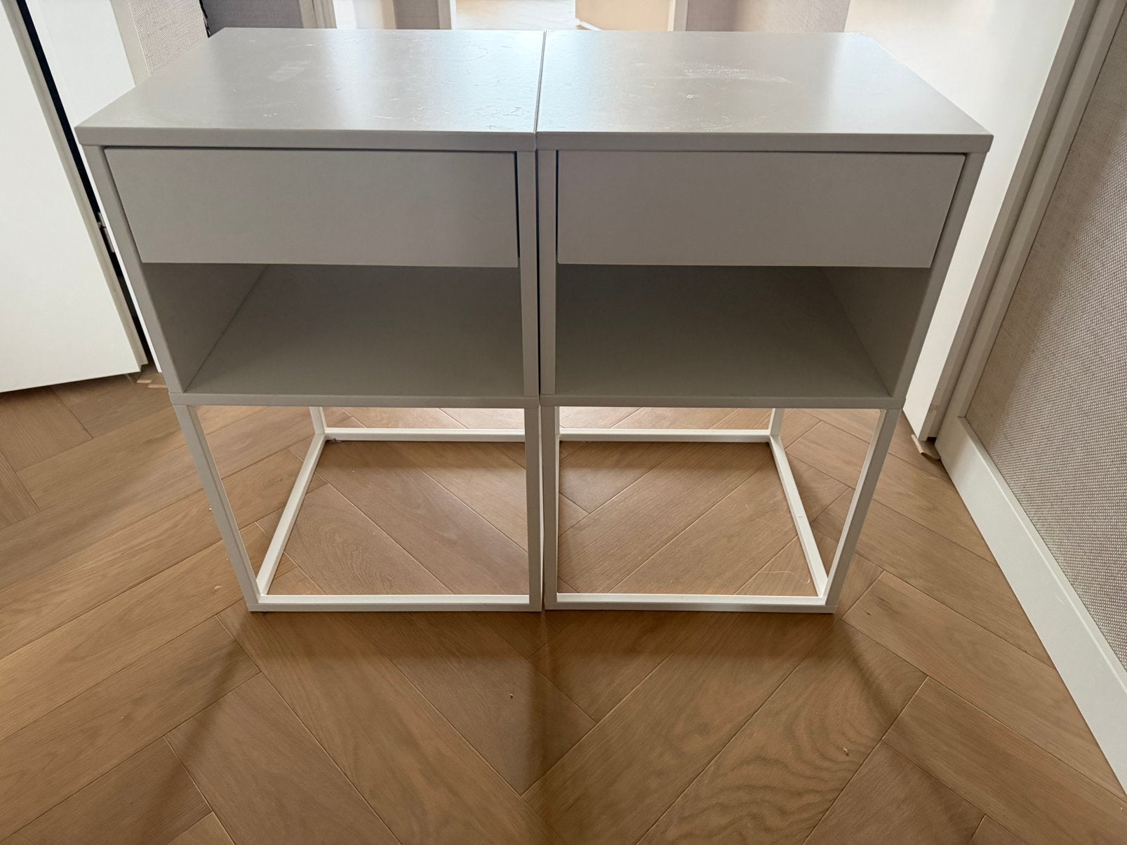 Set twee witte nachtkastjes Vikhammer Ikea, Ophalen, Overige materialen, Gebruikt, Minder dan 45 cm