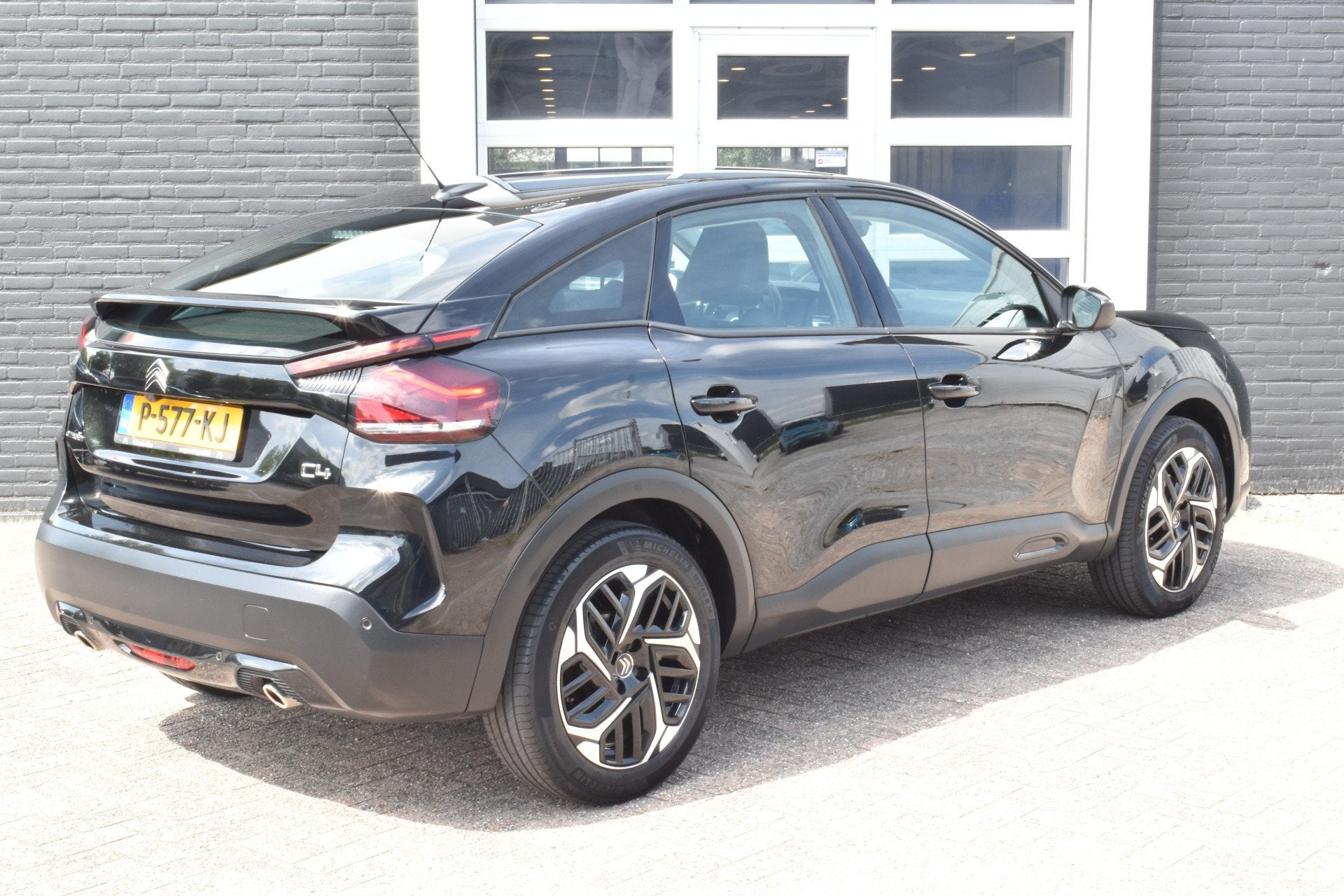 Citroën C4 Puretech 130 Feel Pack | Navigatie | Carplay & A, Auto's, Dealer onderhouden, Gebruikt, 1199 cc, Leder en Stof