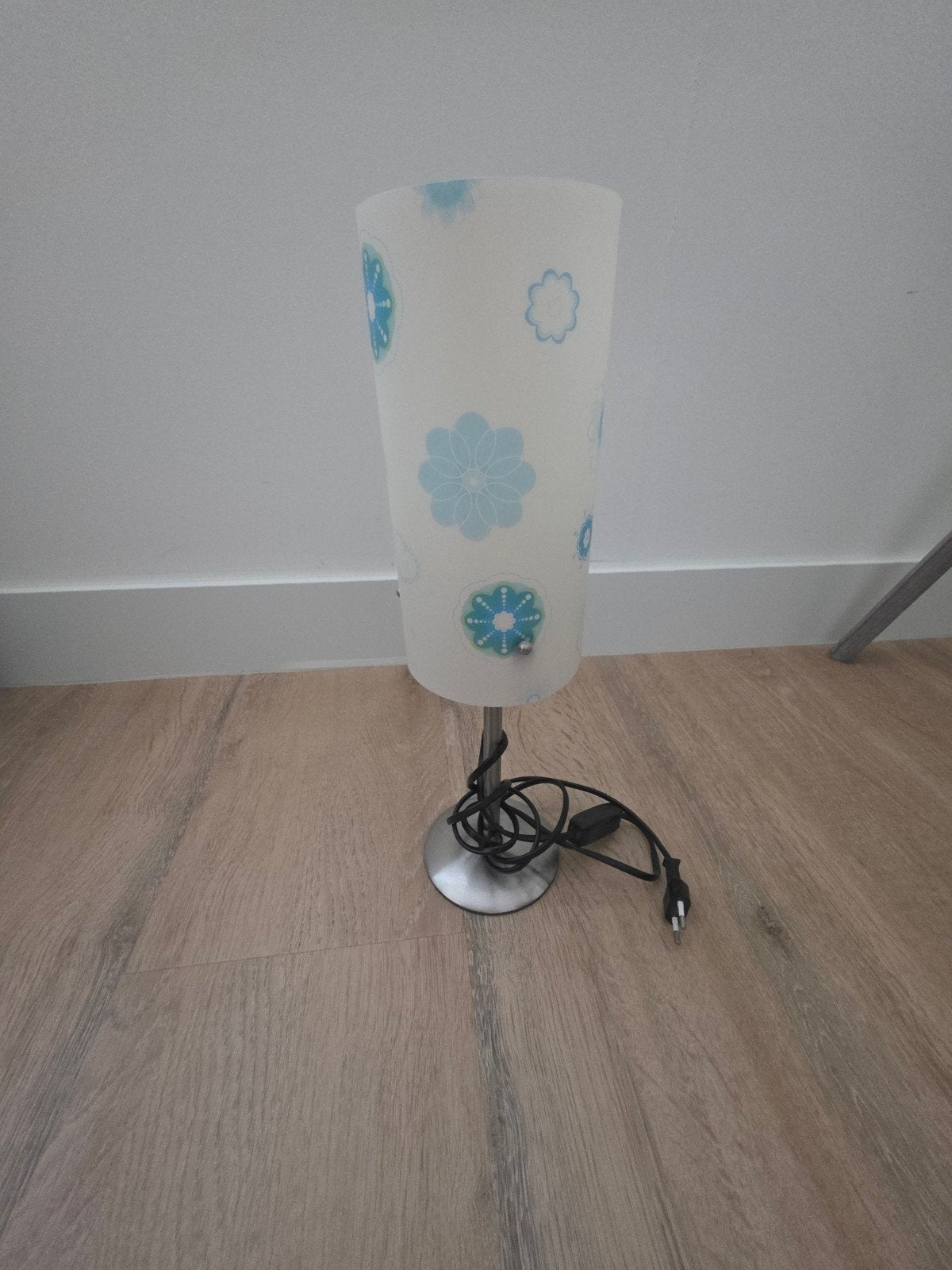 Moderne tafellamp met bloemmotief, Overige merken, Gebruikt, Kunststof, Meerkleurig