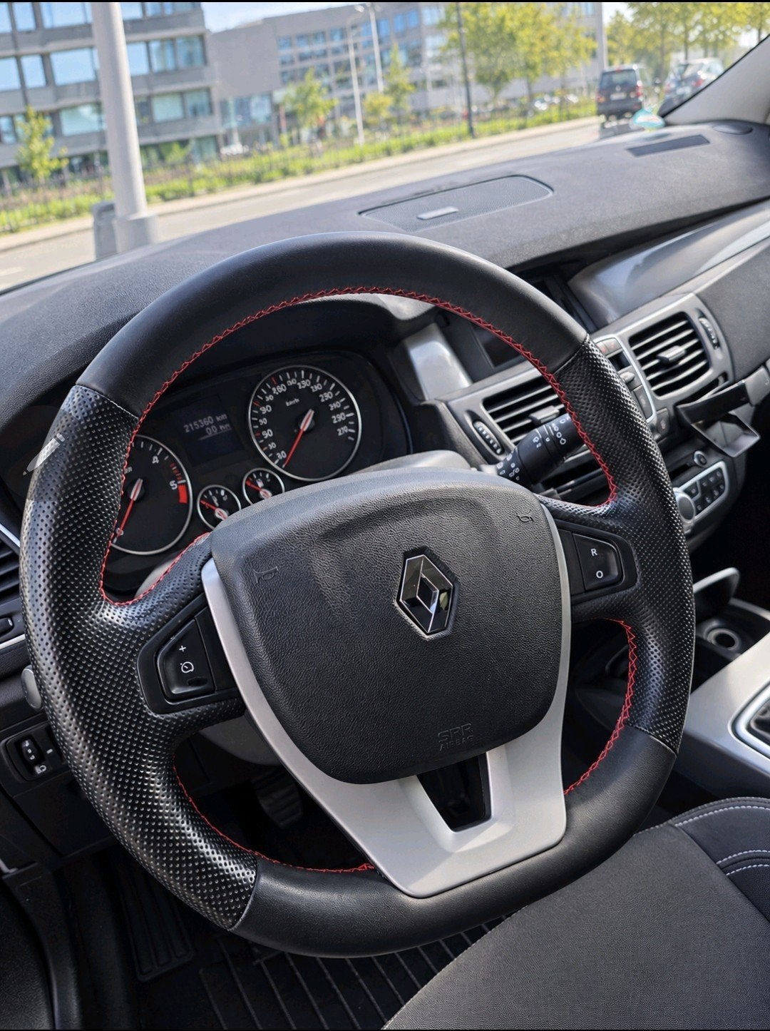 Renault Laguna 1.5 DCI 81KW Estate 2011 Zwart, Auto's, Voorwielaandrijving, Laguna, 1295 kg, 4 cilinders