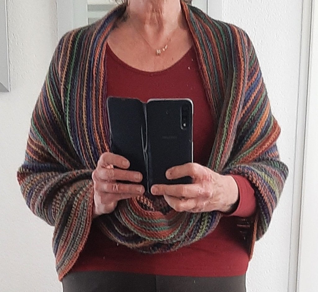 Handgemaakte kleurrijke omslagdoek/sjaal, Ophalen, Maat 42/44 (L), Nieuw, Handgemaakt