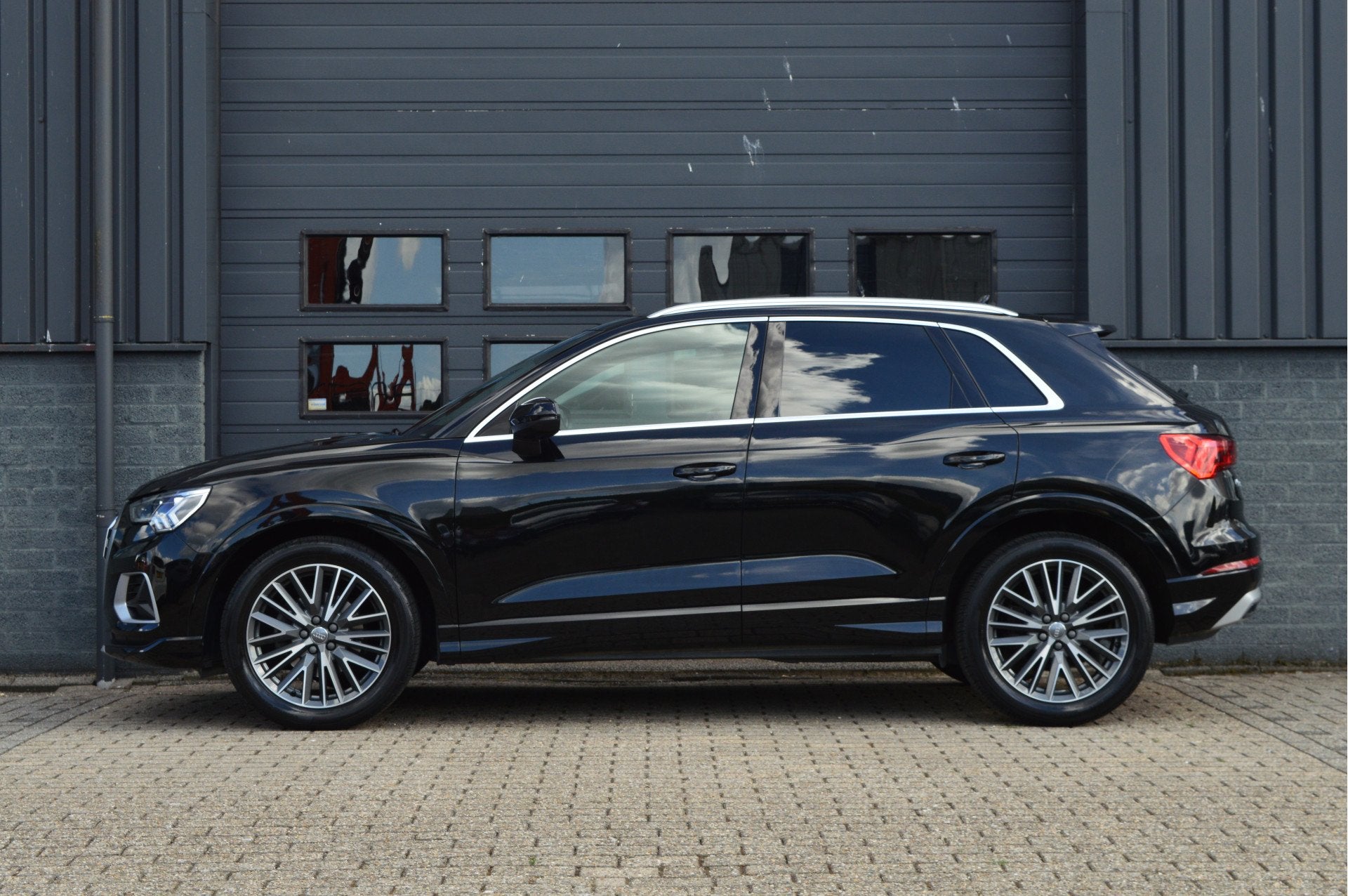 Audi Q3 35 TFSI Advanced Pro Line | PANO | ACC | CAM | TREKH, Auto's, Dealer onderhouden, 4 cilinders, Zwart, Bedrijf