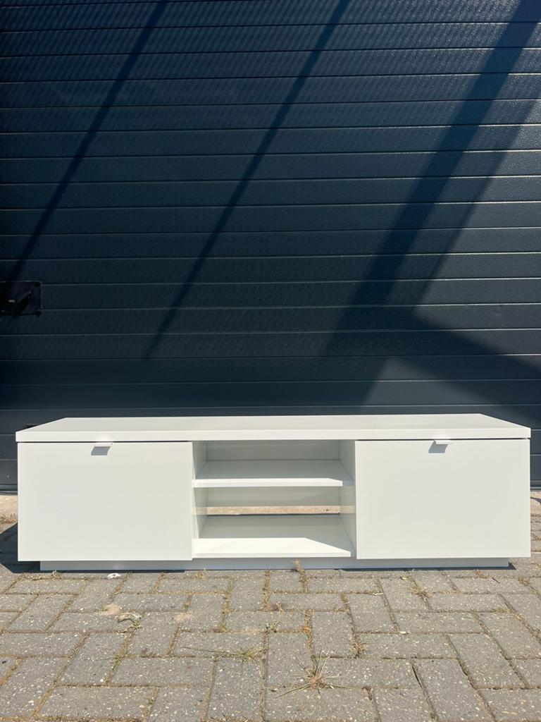 BYAS tv meubel hoogglans wit 160 cm IKEA, Ophalen, 150 tot 200 cm, Zo goed als nieuw, Minder dan 100 cm