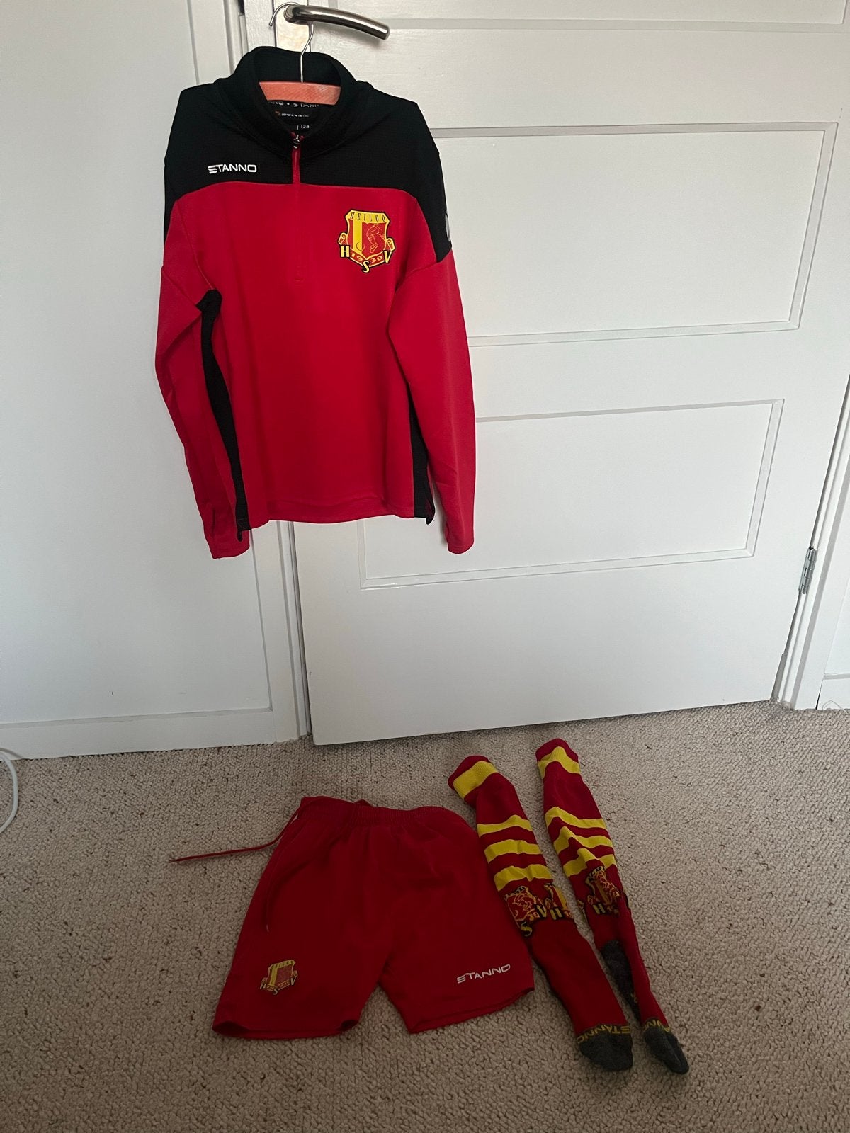 HSV voetbaltenue (shirt, broek, sokken) maat 128, Ophalen of Verzenden, Gebruikt, Jongen of Meisje