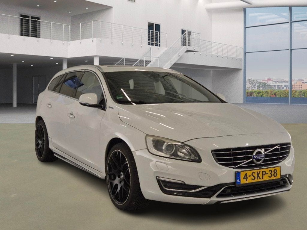 Volvo V60 2.4 D6 AWD Plug-In Hybrid Summum Automaat Pano, Automaat, Wit, Vierwielaandrijving, 11 kWh