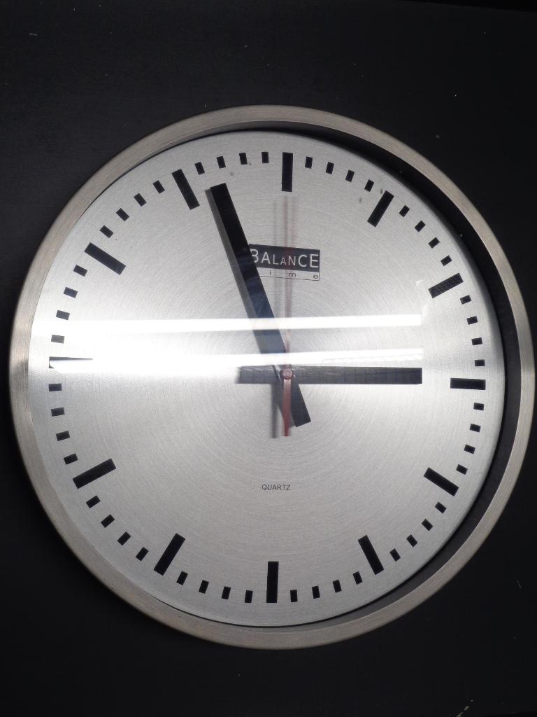 Balance quartz ronde wandklok, Ophalen, Gebruikt, Analoog, Wandklok