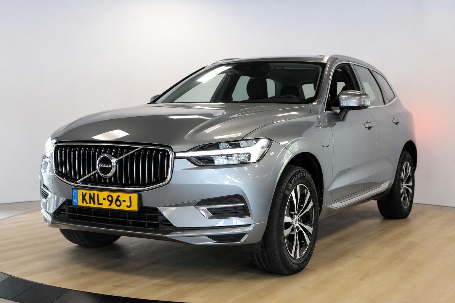 Volvo XC60 2.0 Recharge T6 AWD Inscription | Schuif- kanteld, Auto's, Stof, Gebruikt, Euro 6, 1969 cc