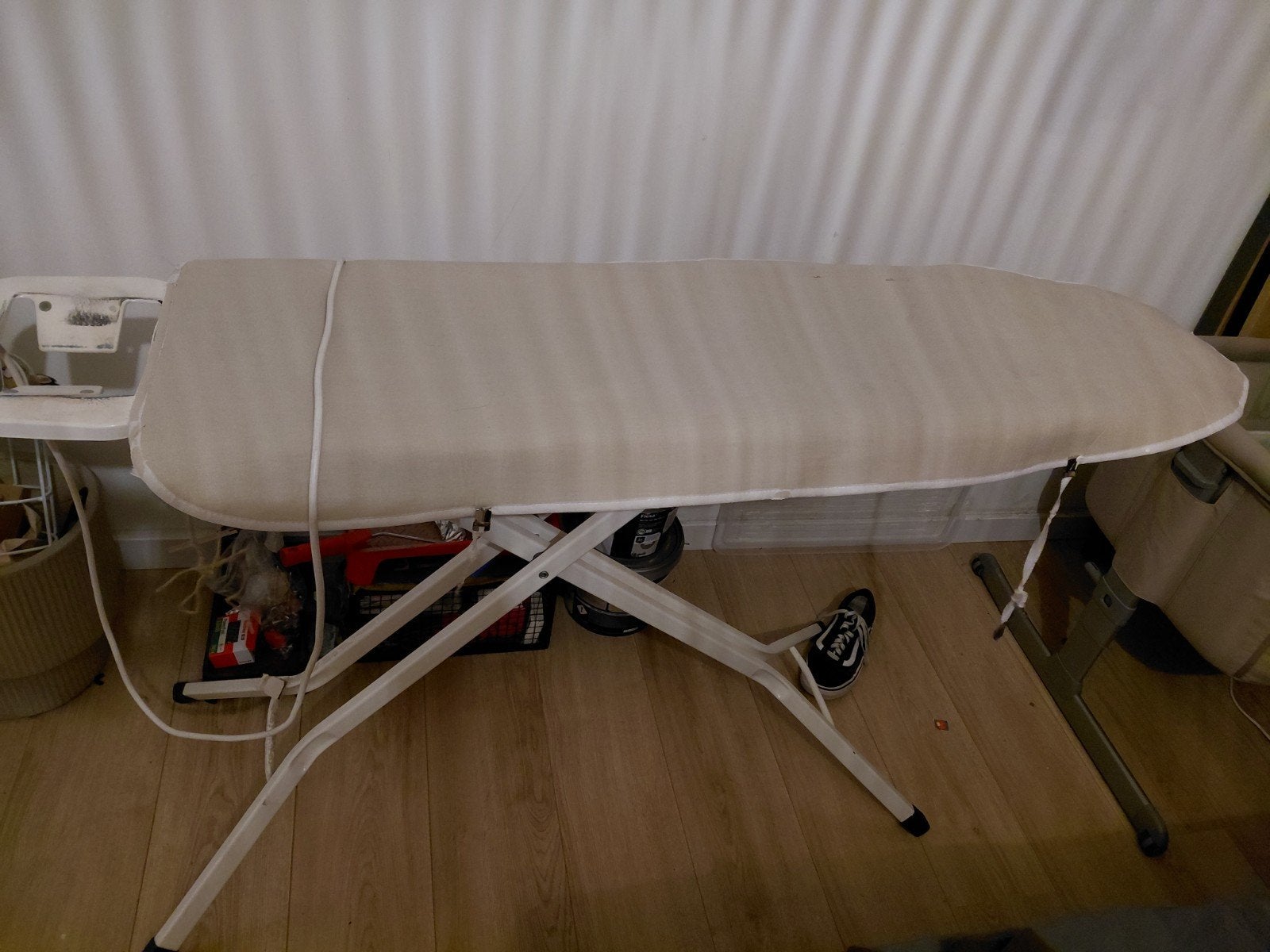 Inklapbare strijkplank met strijkijzerhouder, Ophalen