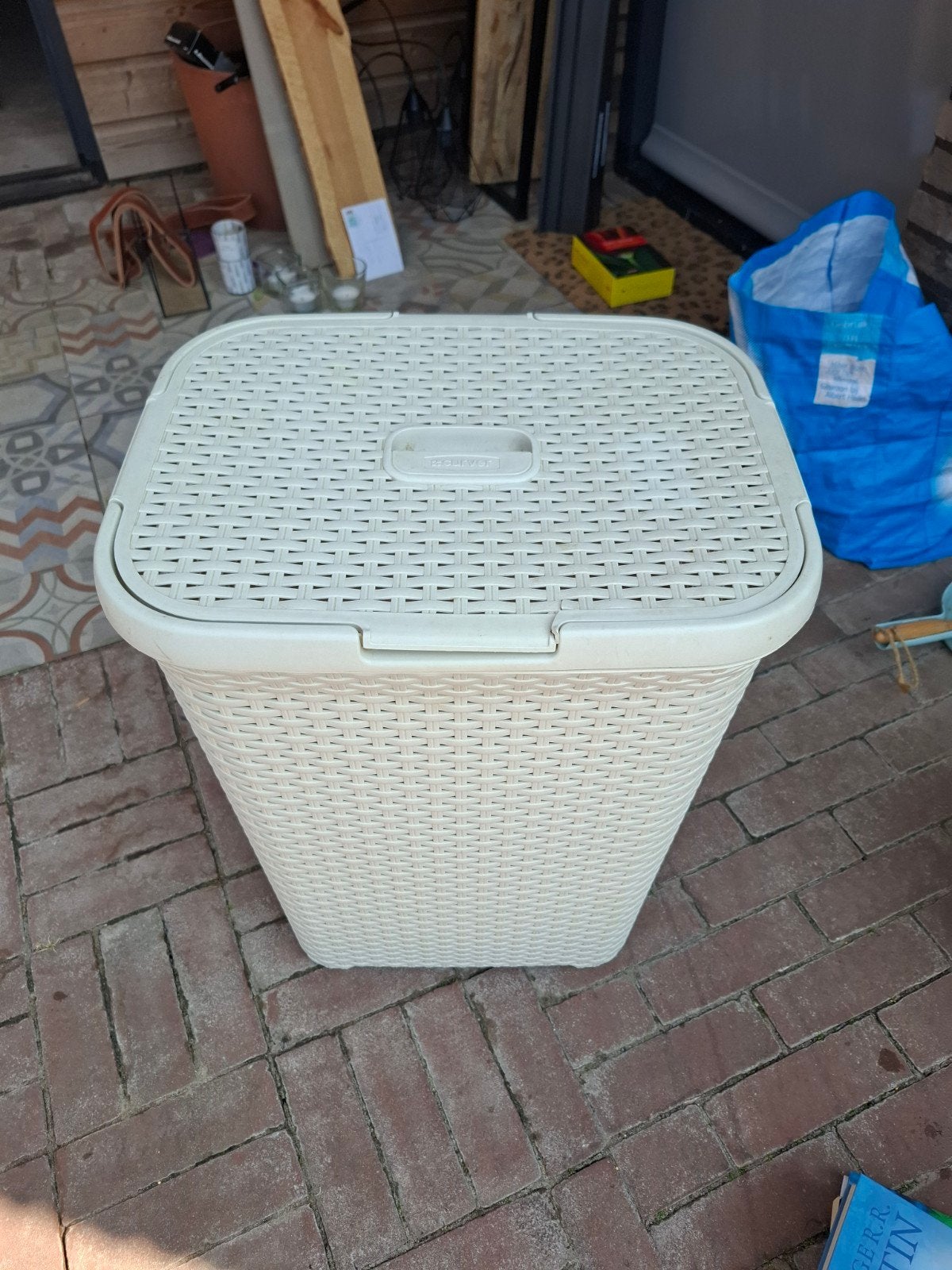 Gratis: Curver wasmand/opbergbox met deksel - Crème, Ophalen, Gebruikt, Beige, Kunststof
