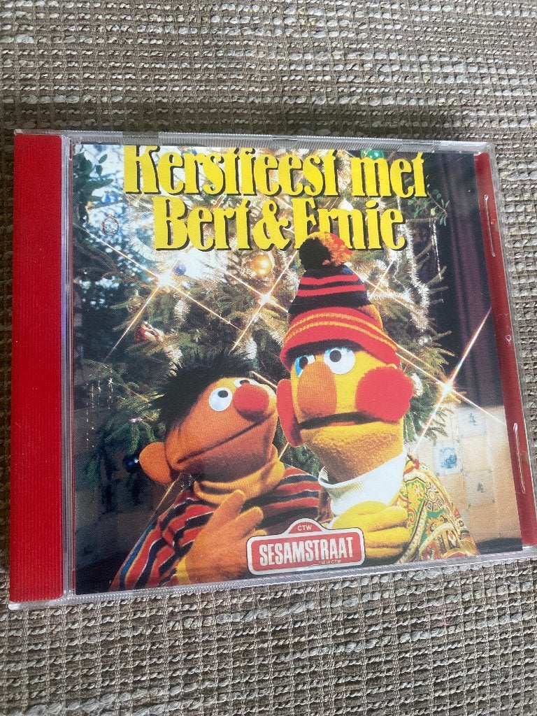 Kerstfeest met Bert & Ernie CD - Sesamstraat, 6 tot 9 jaar, Inclusief doosje, Ophalen of Verzenden, Zo goed als nieuw
