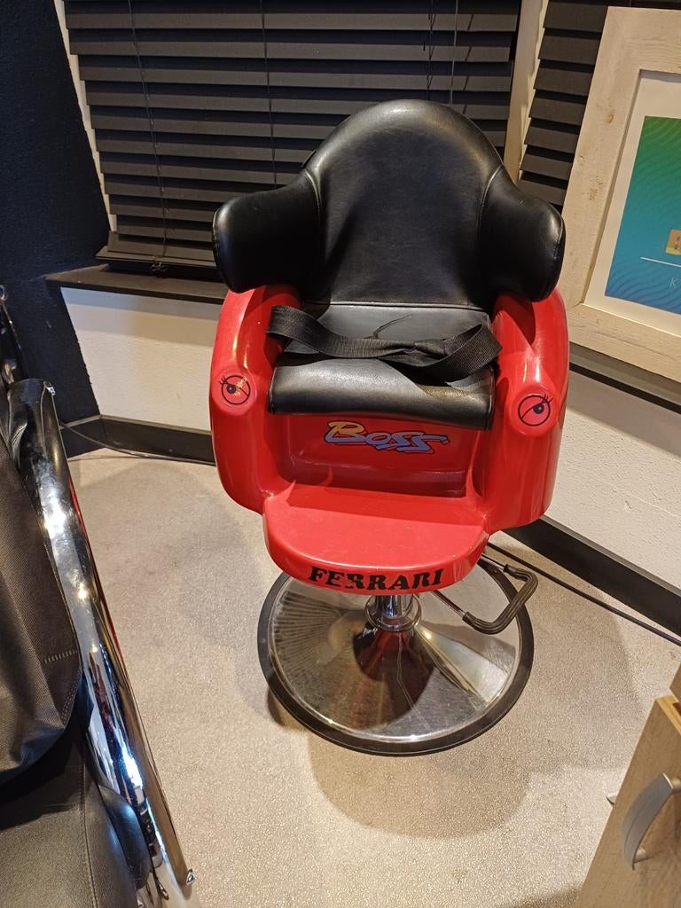 Ferrari kinder kappersstoel - Uniek en stijlvol!, Ophalen, Gebruikt, Overige typen, Gordel(s)