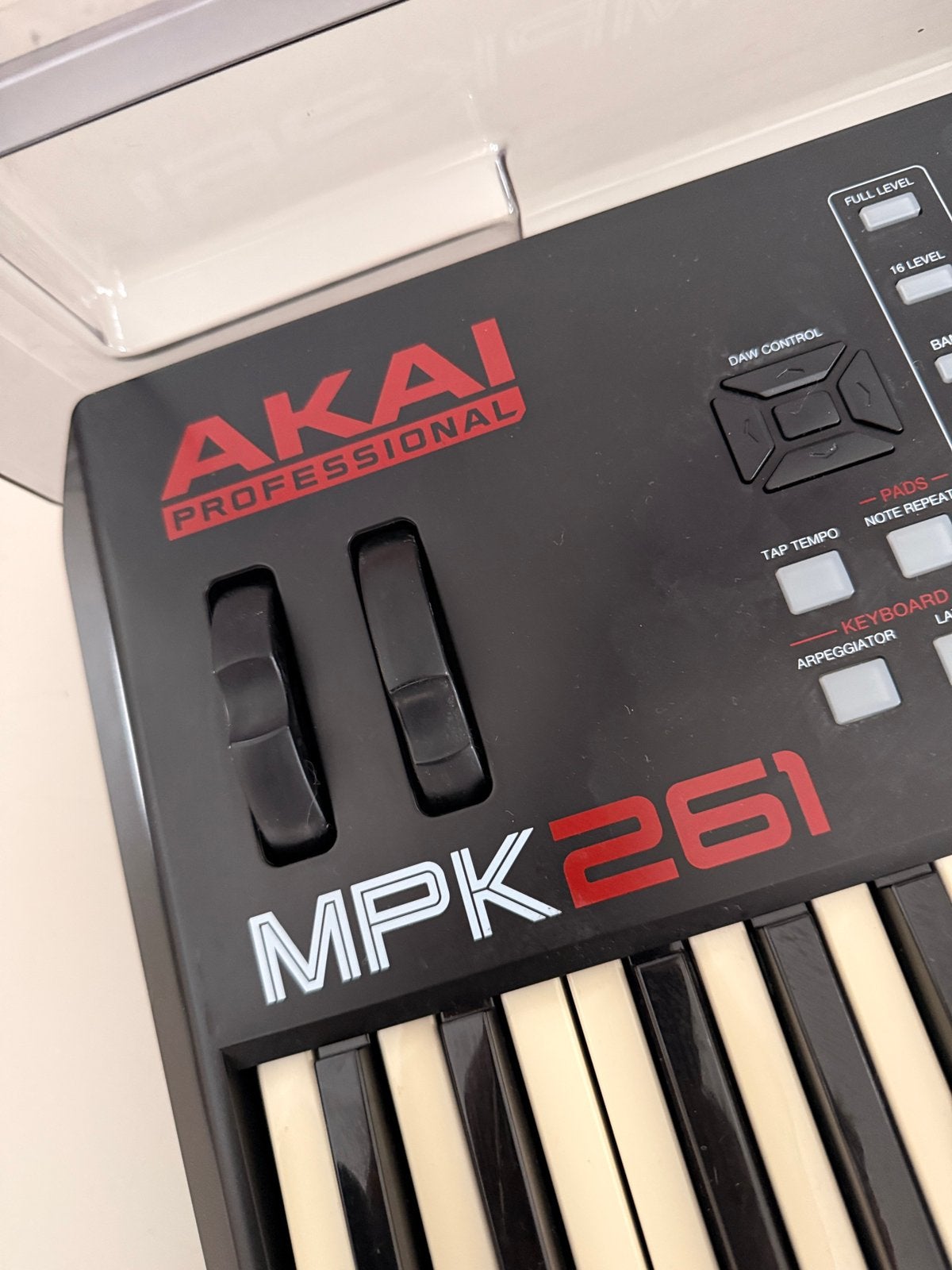 AKAI MPK261 MIDI Keyboard Controller + Decksaver, Ophalen, Zo goed als nieuw, Minder dan 2 meter, Scartkabel
