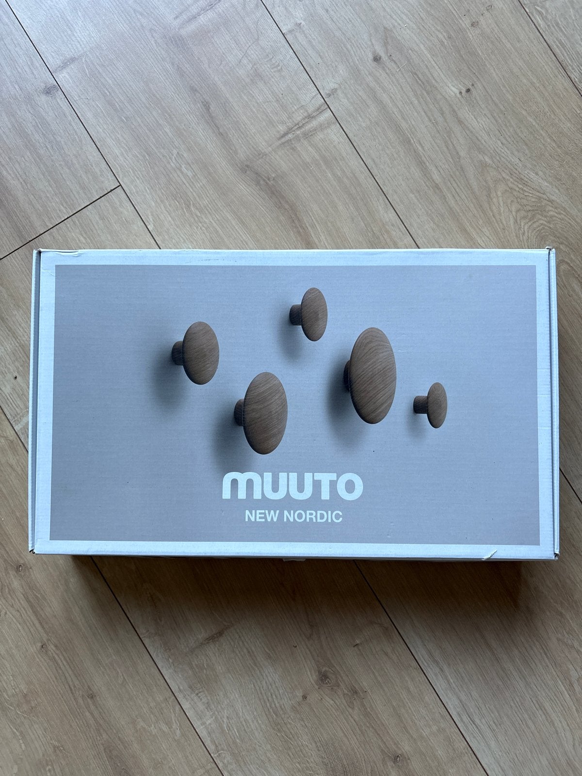 Nieuwe Muuto The Dots wandhaken set - Eikenhout, Wandhaken, Nieuw, Ophalen of Verzenden, Minder dan 100 cm
