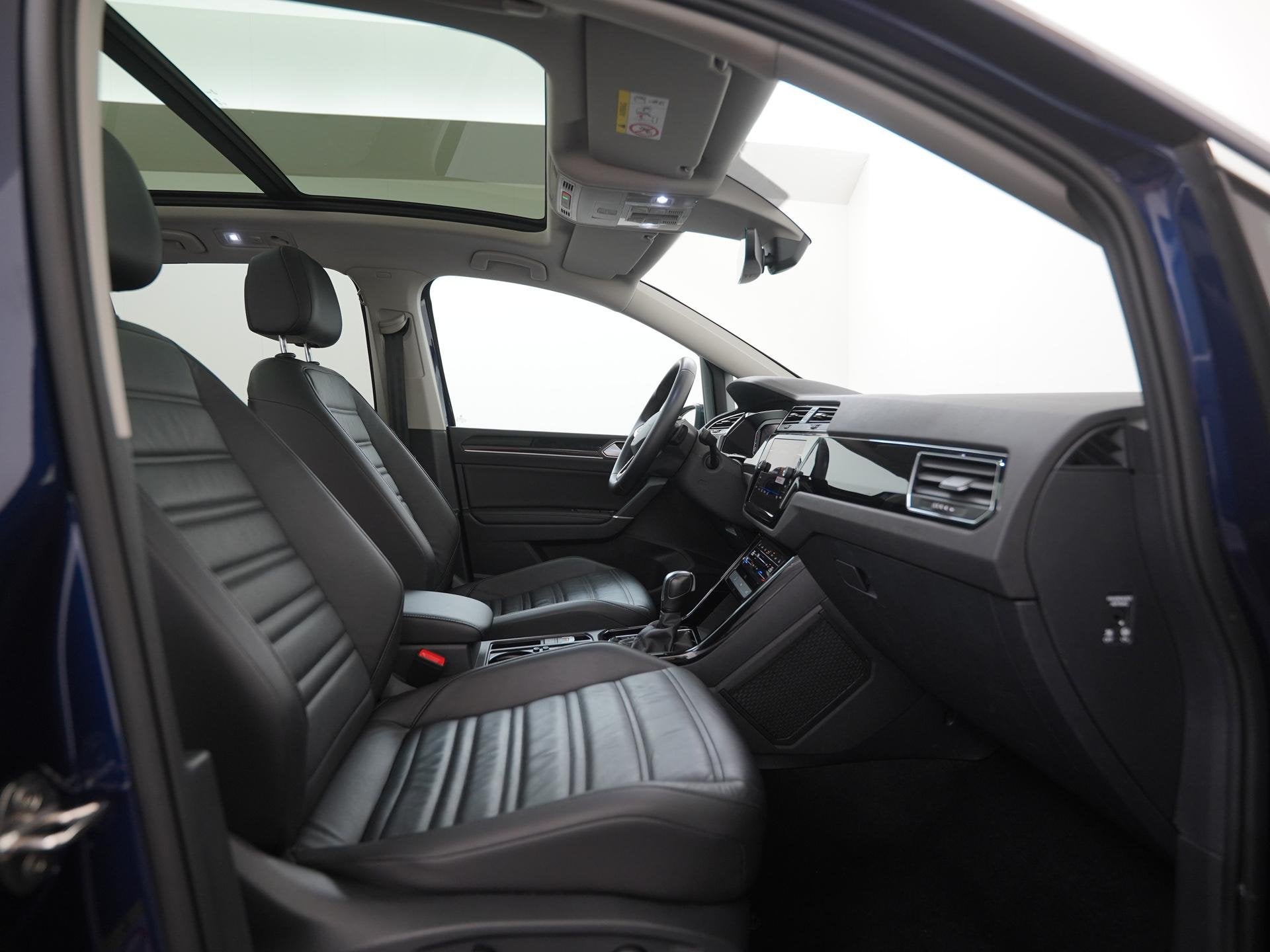 Volkswagen Touran 1.5 TSI Highline R-Line Ext. DSG | Panoram, Auto's, 12 maanden, 15 km/l, 4 cilinders, Blauw