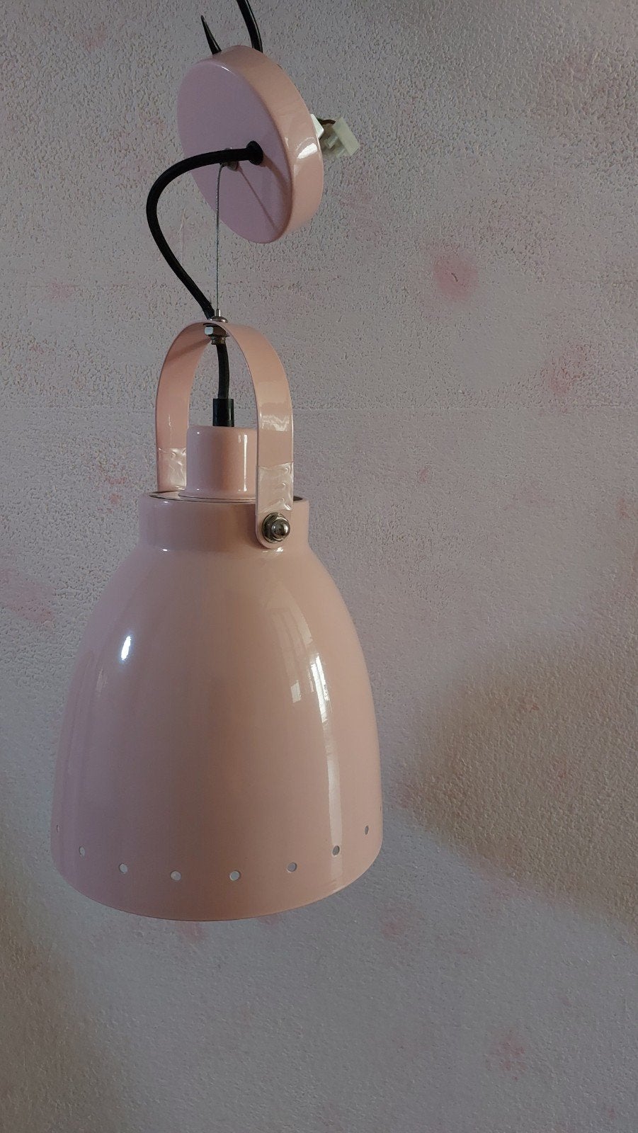 Zachtroze metalen hanglamp - als nieuw, Huis en Inrichting, Ophalen of Verzenden, Zo goed als nieuw, Metaal, E27 (groot)