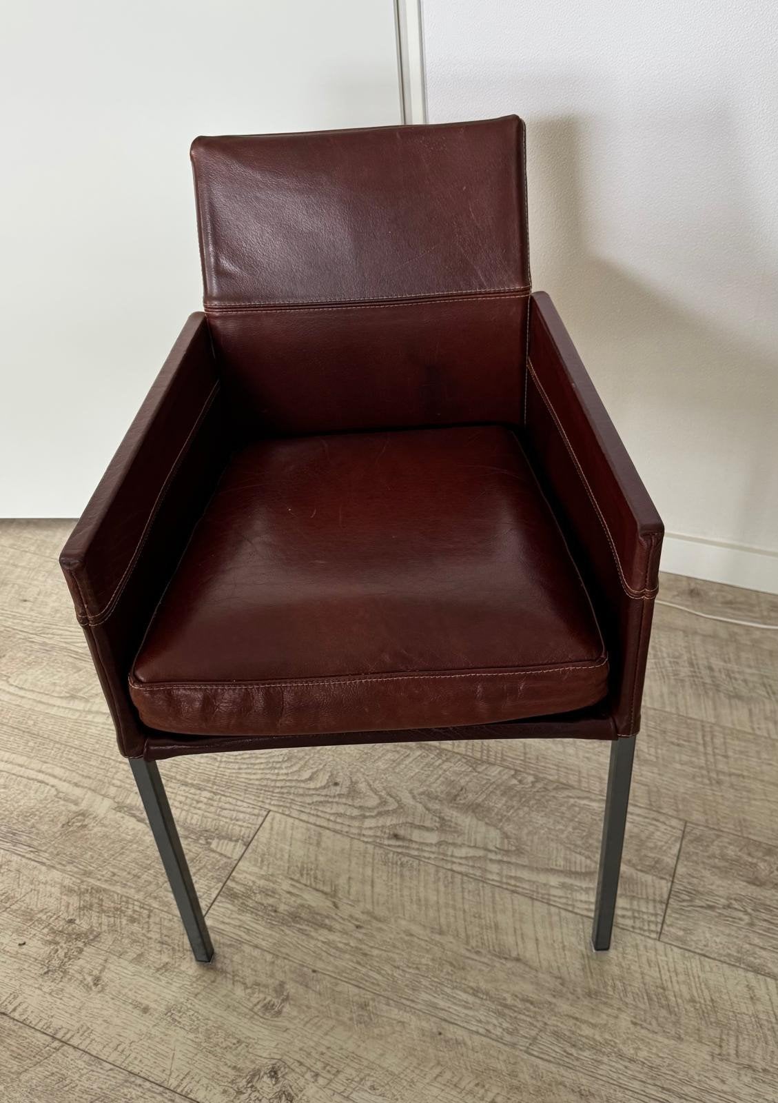 4 design eetkamer stoelen met leuning van het merk KFF., Ophalen, Bruin, Leer, Vier
