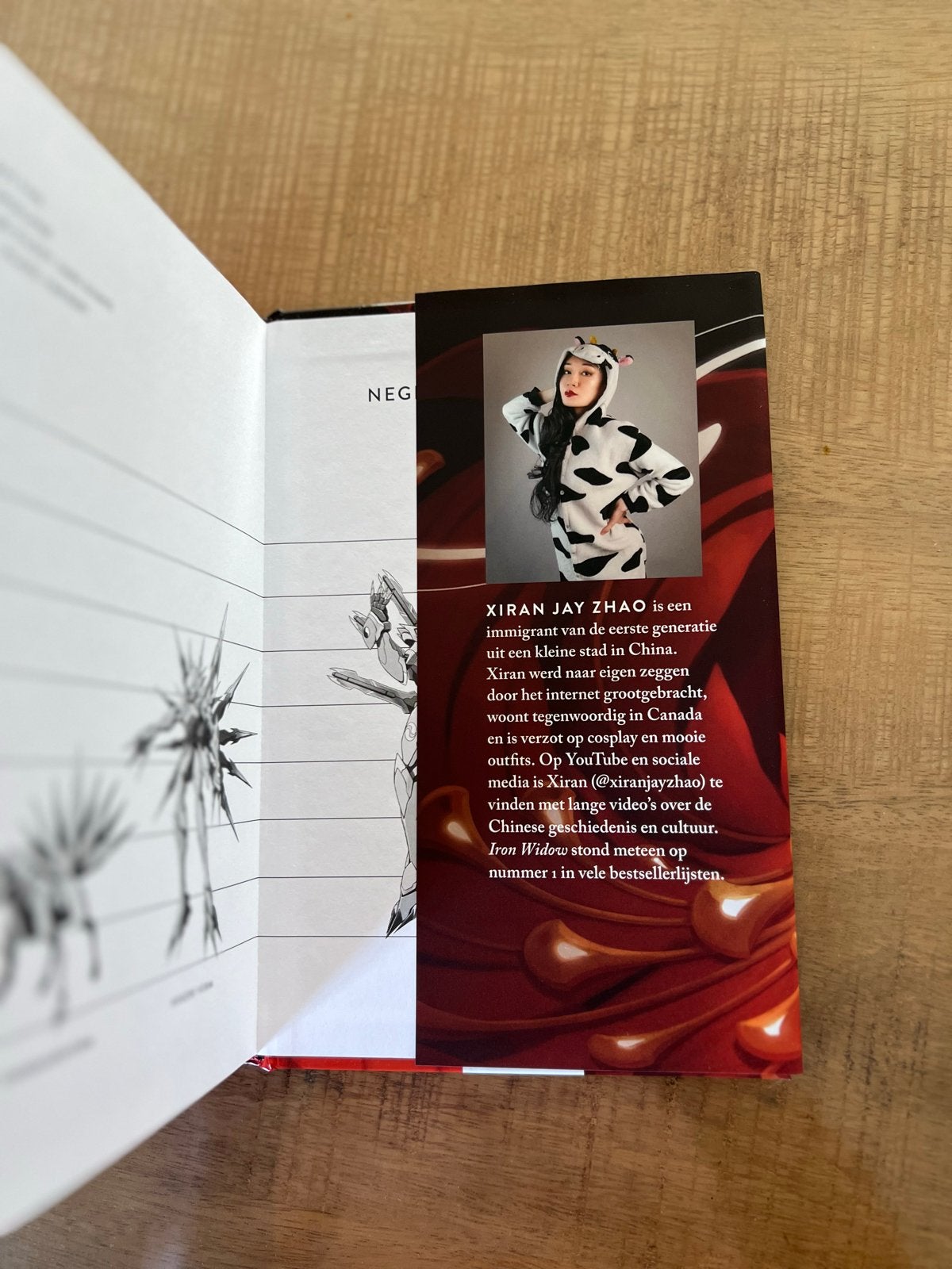 Foto 4 van Iron Widow - Xiran Jay Zhao (Ongelezen, gesigneerd + boekenl