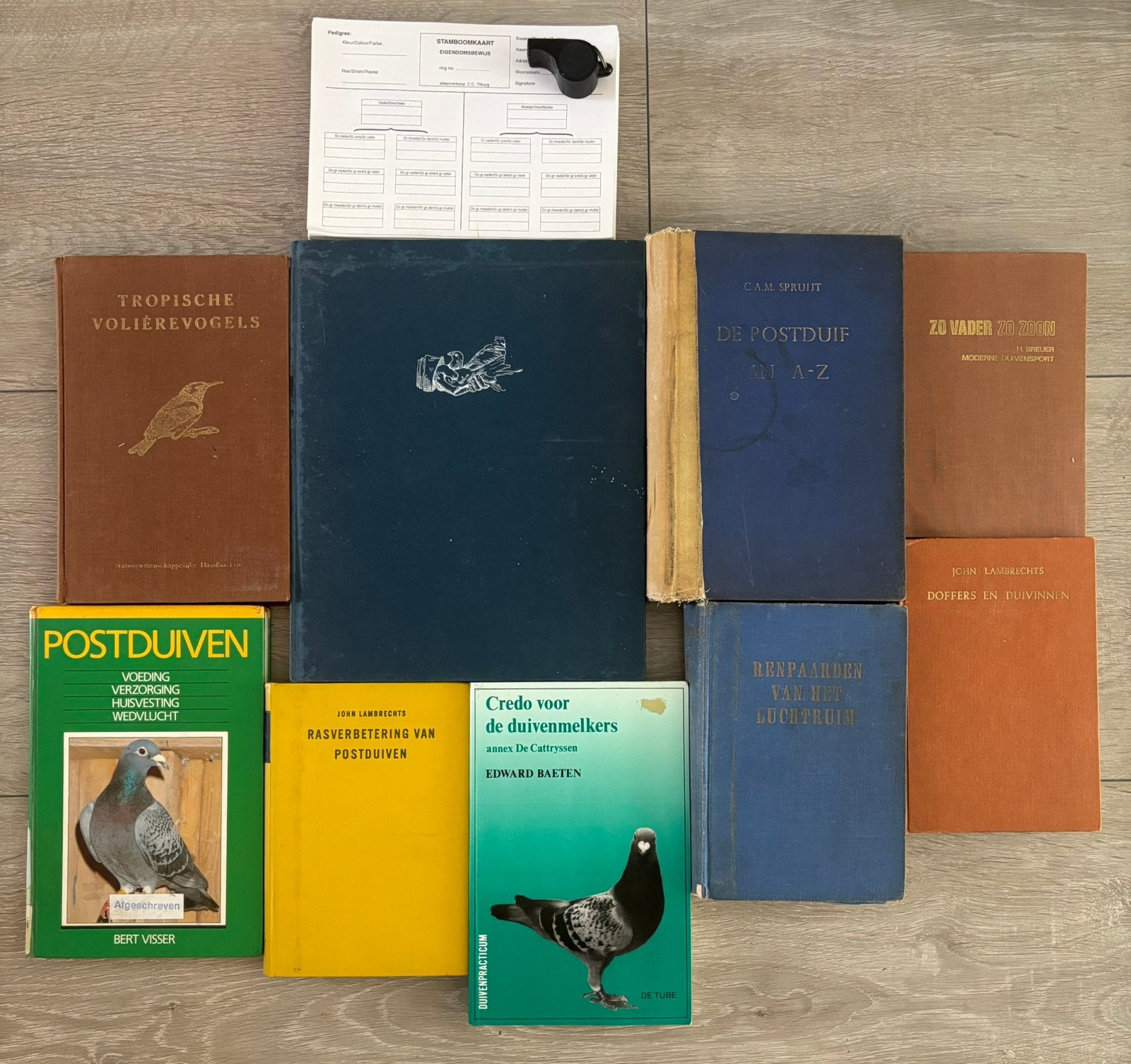 Set van 9 vintage duivenboeken o.a. Piet de Weerd + extras, Ophalen of Verzenden, Gelezen, Overige