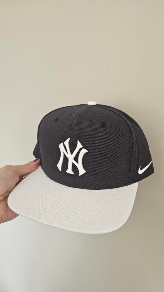 Pet Nike NY New York Yankees zwart wit maat M/L, Nike, Ophalen of Verzenden, Nieuw, Pet