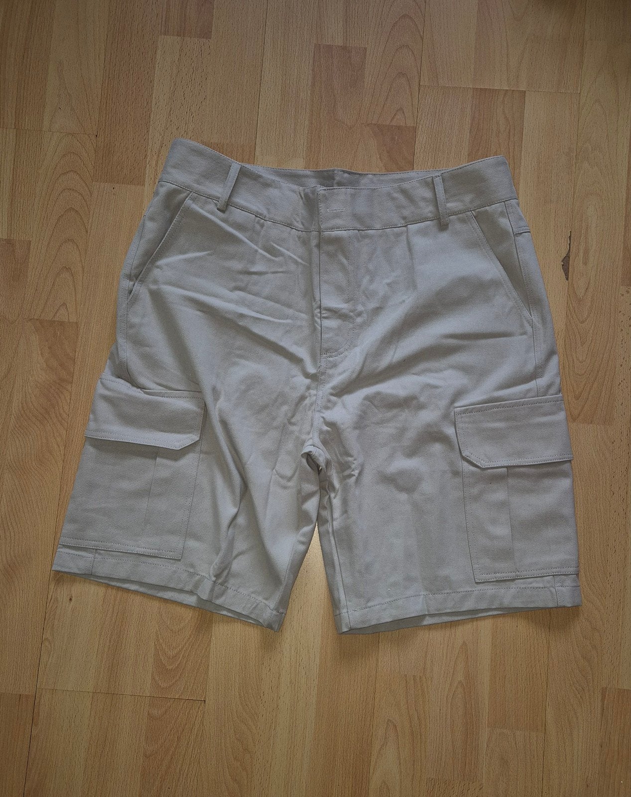 Nieuwe beige heren cargo korte broek in maat L 87% katoen, Ophalen of Verzenden, Nieuw, Maat 52/54 (L), Beige
