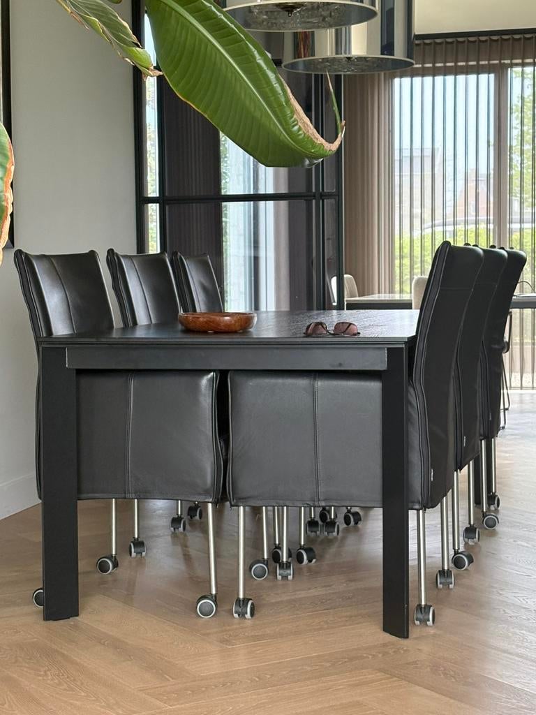 6 Zwarte Leren Eetkamerstoelen met Zwenkwielen - NL Design, Ophalen, Gebruikt, Zwart, Leer