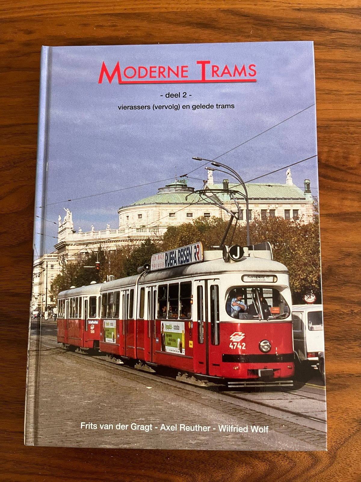 Moderne Trams - deel 2 - vierassers en gelede trams, Ophalen of Verzenden, Zo goed als nieuw, Tram