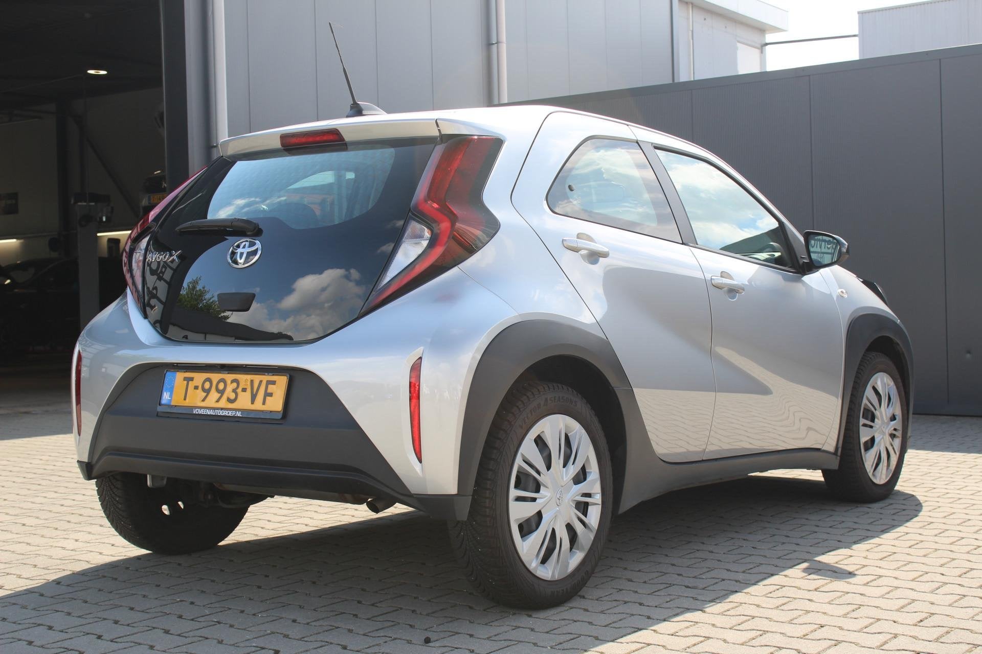 Toyota Aygo X 1.0 VVT-i MT Play | Incl. 12 maanden garantie, Stof, Gebruikt, Euro 6, 920 kg