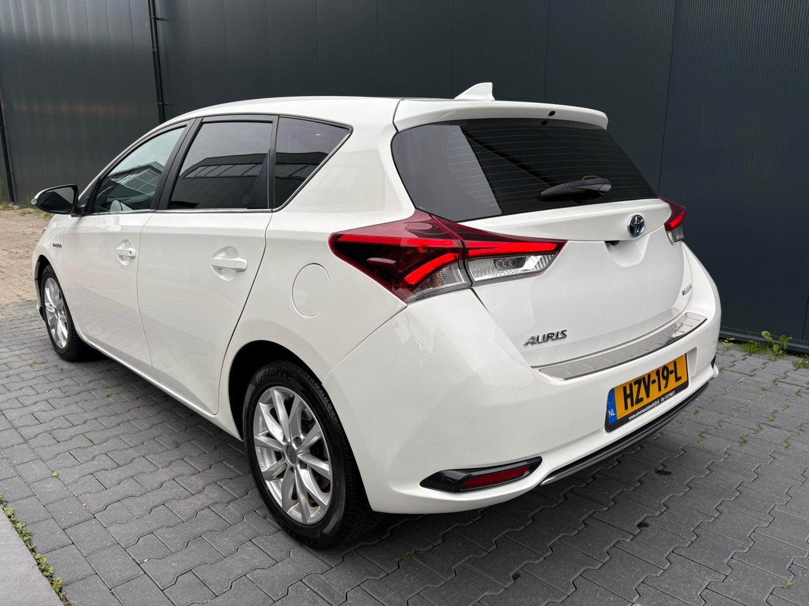 Toyota Auris 1.8 Hybrid 2018 Camera Stoelvw Keyless Clim Nav, Dealer onderhouden, 136 pk, 4 cilinders, Leder en Stof
