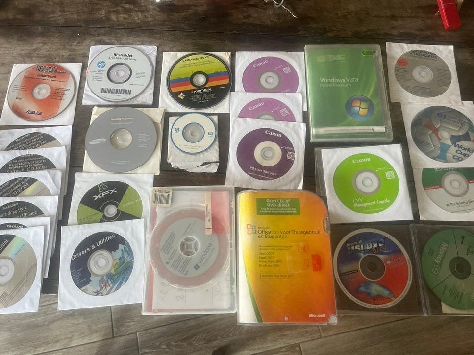 Diverse software CD's/DVD's (Windows, Office, drivers), Computers en Software, Ophalen of Verzenden, Gebruikt, Windows
