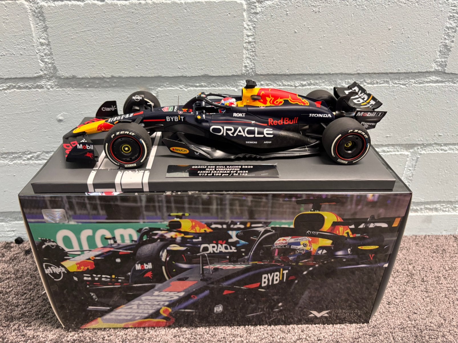 Max verstappen RB20 saudie arabie 2024 1:18 model, Ophalen of Verzenden, Zo goed als nieuw
