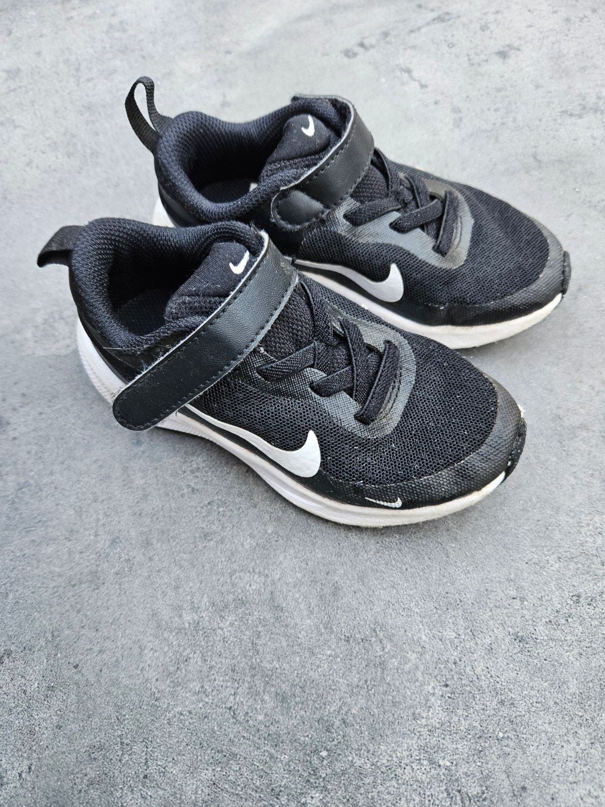 Nike Revolution sportschoenen maat 25, Gebruikt, Ophalen of Verzenden, Nike, Jongen of Meisje