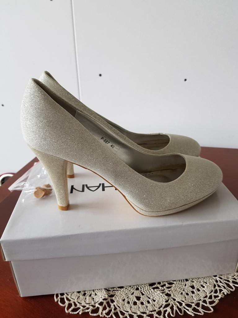 Nieuwe zilveren pumps, Ophalen of Verzenden, Nieuw, Overige kleuren