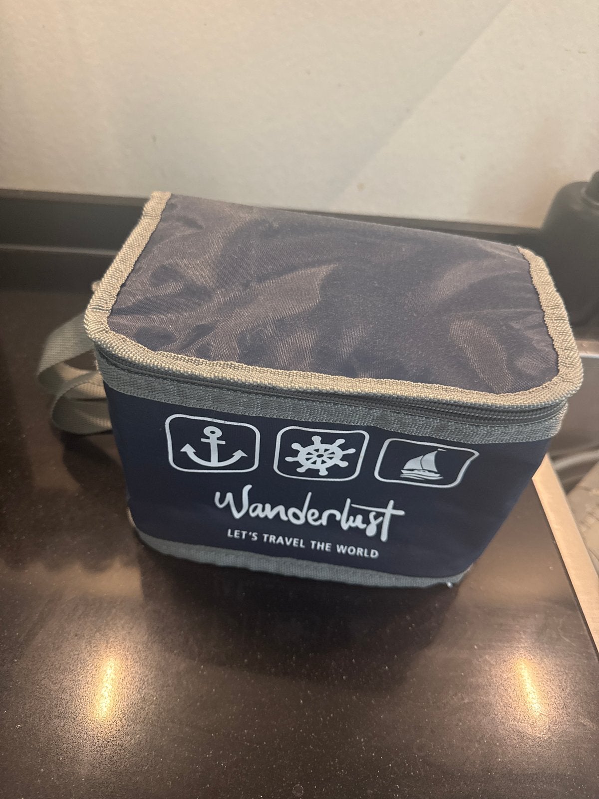 Compacte Koeltas 'Wanderlust' met Koelelement 20x10cm, Caravans en Kamperen, Ophalen, Zo goed als nieuw, Koeltas, Koelelement