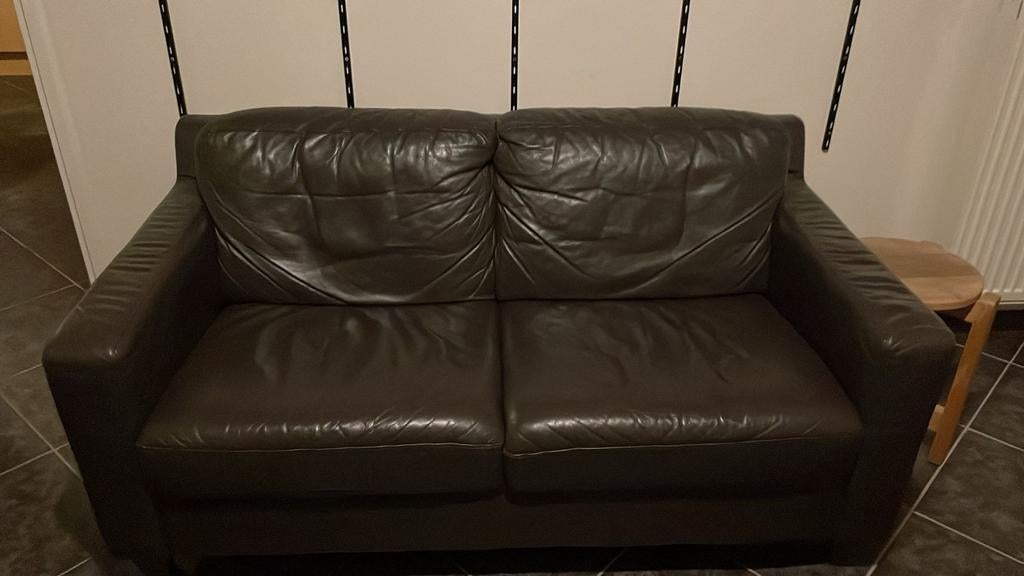 Leren bank, Huis en Inrichting, Banken | Bankstellen, Ophalen of Verzenden, Minder dan 75 cm, Tweepersoons, Minder dan 150 cm