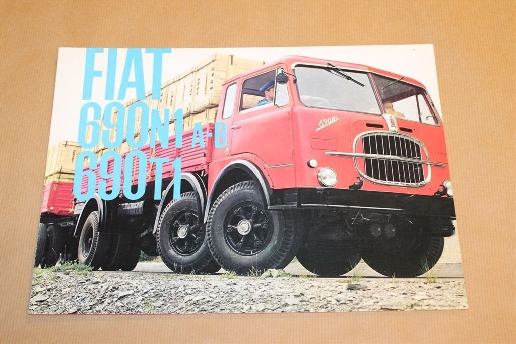 Zeldzame brochure - Fiat 690 vrachtwagens - 1965, Boeken, Ophalen of Verzenden, Zo goed als nieuw, Tractor en Landbouw