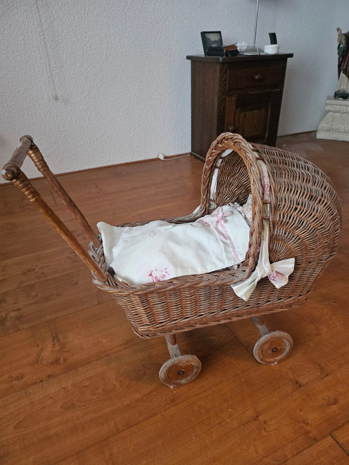 rieten poppenwagen, Ophalen, Gebruikt, Babypop