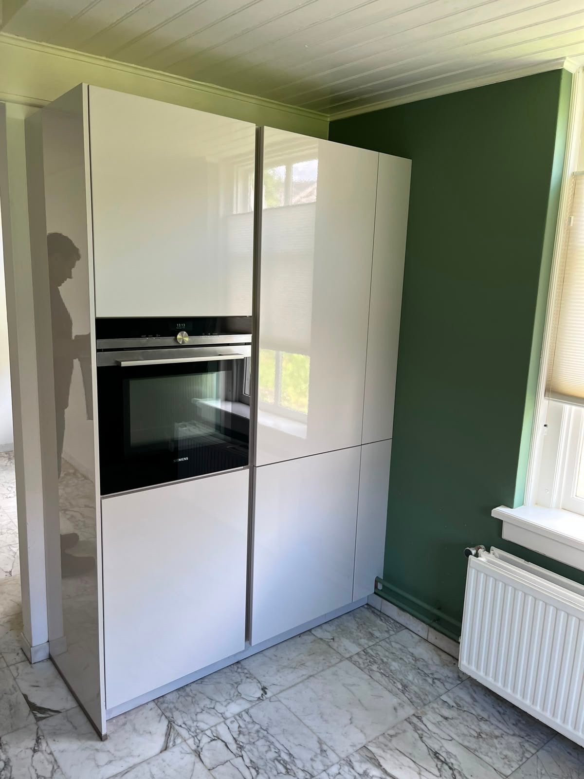 Moderne witte keuken met Siemens apparatuur, Ophalen, Wit, Enkelwandige keuken, Zo goed als nieuw