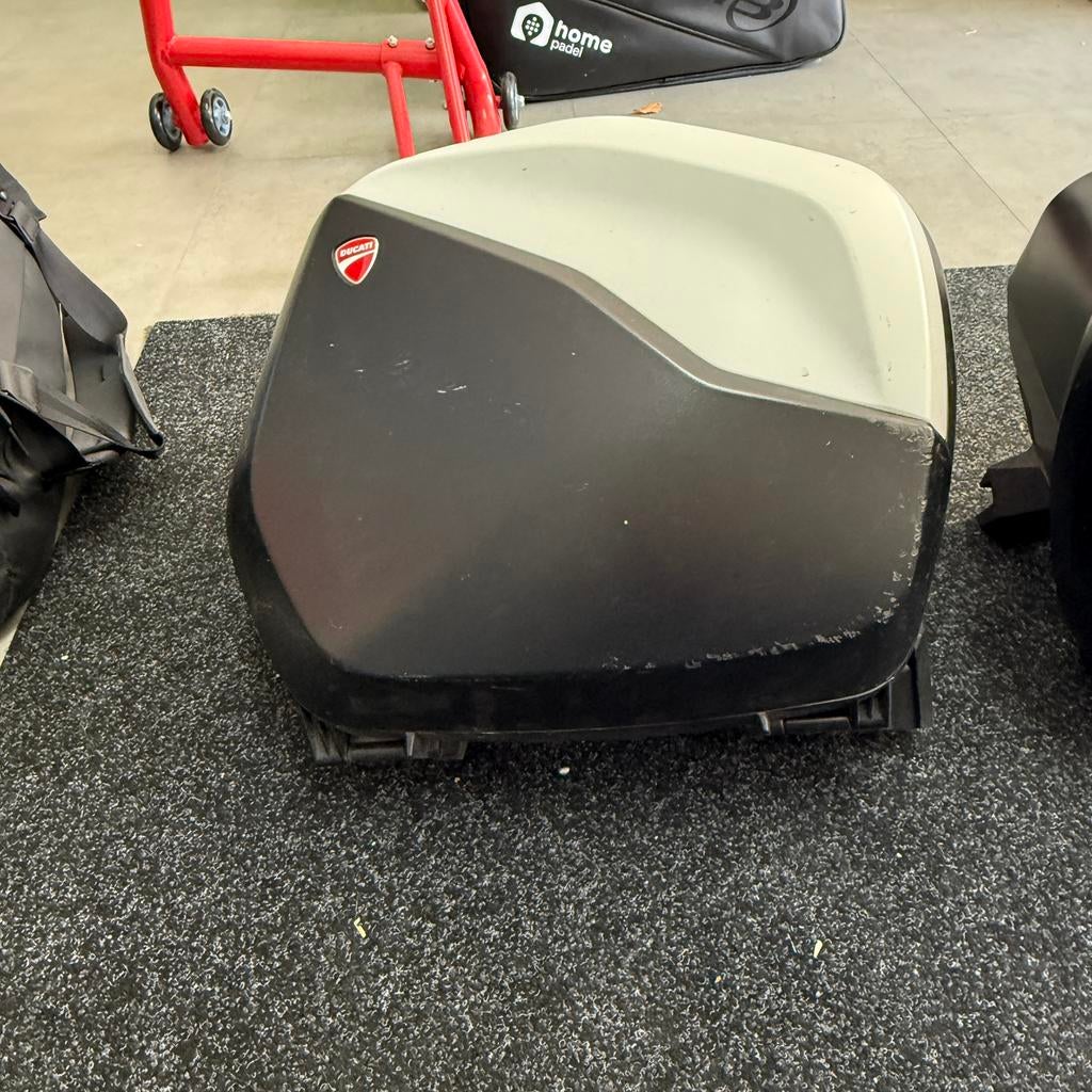 Kofferset Ducati Multistrada sleutels ontbreken., Ophalen